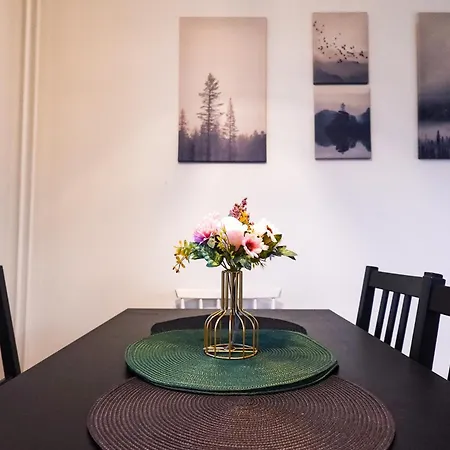 Guestfirst- Family Retreat Near Train & Kuusijärvi דירה